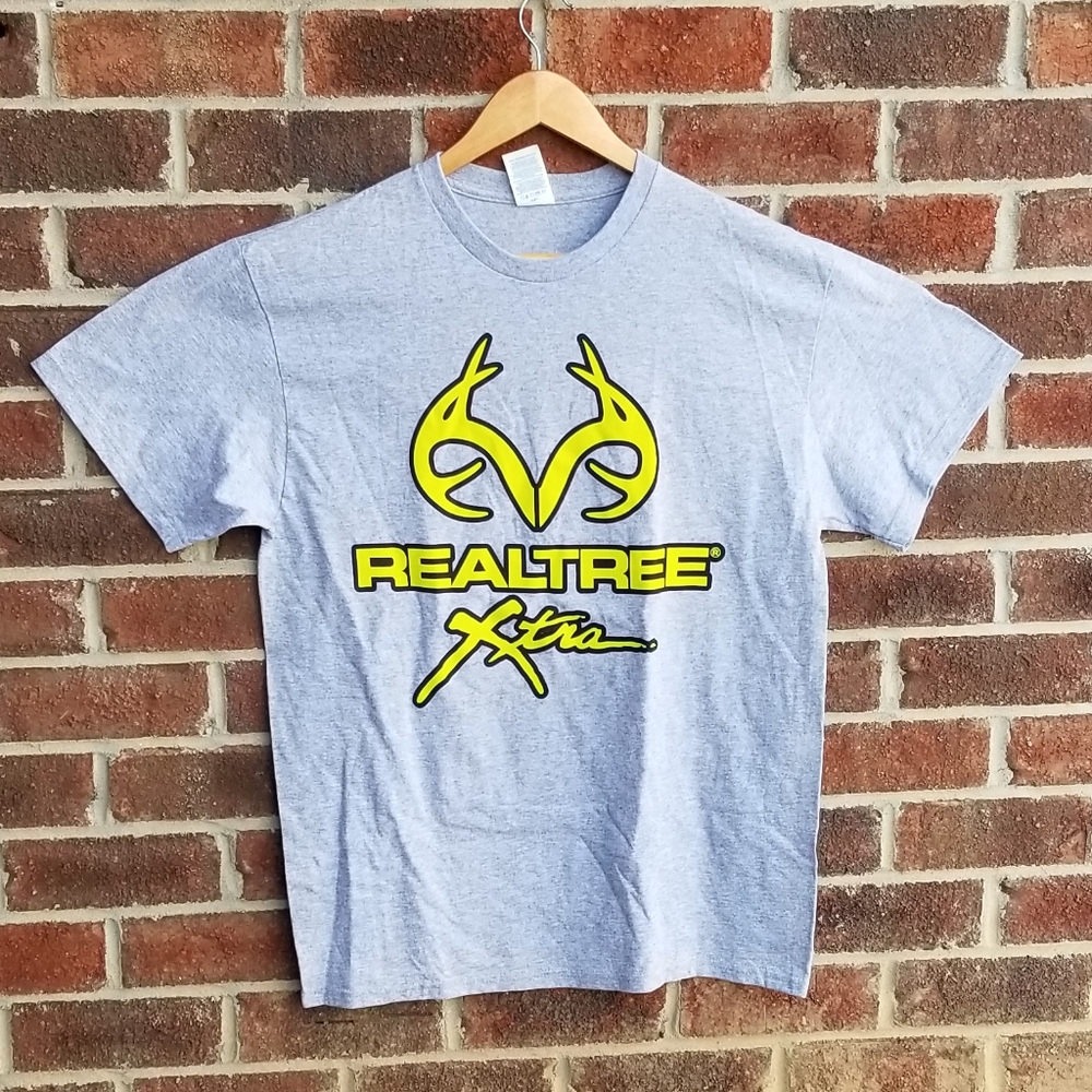 Realtree Xtra Short Sleeve tshirt in size Large